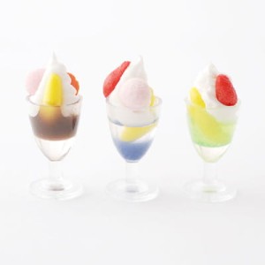 Miniaturowe lody w pucharkach