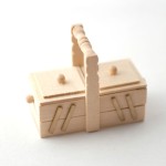 Miniaturowe pudełko krawcowej