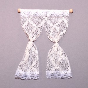 Miniaturowa zasłonka koronkowa