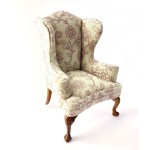 Miniaturowy fotel w kwiaty