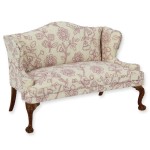 Miniaturowa sofa w kwiaty