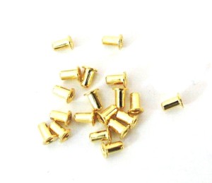 Miniaturowe bolce do wtyczek elektrycznych