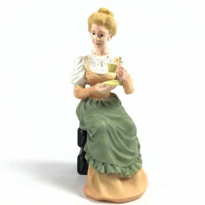 Miniaturowa figurka "Pani z filiżanką"