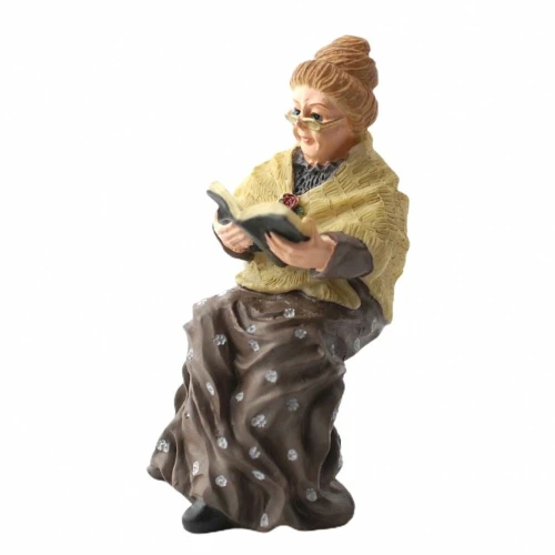 Miniaturowa figurka "Babcia z książką"              DP210