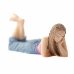 Miniaturowa figurka "Nastolatka leżąca"