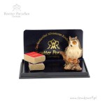 Miniaturowa figurka "Sowa z książkami" 
