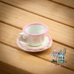 Miniaturowa filiżanka ze spodkiem