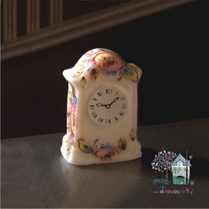 Miniaturowy zegar porcelanowy