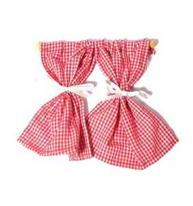 Miniaturowa zasłonka w kratę