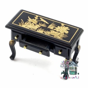 Miniaturowy stolik czarno-złoty