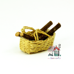 Miniaturowe drewno kominkowe w koszu