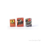 Miniaturowe artykuły w kartonikach