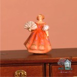 Miniaturowa figurka "Dama z wachlarzem"